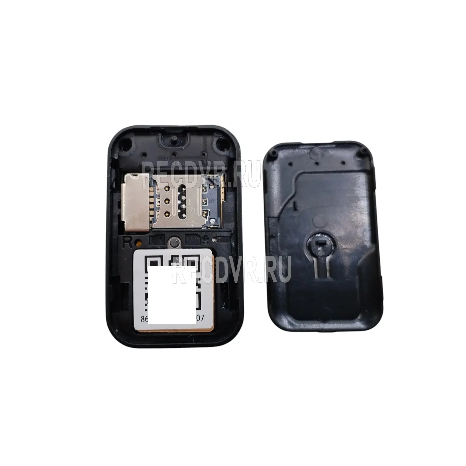 Под крышкой корпуса находится QR-код и IMEI устройства для идентификации трекера