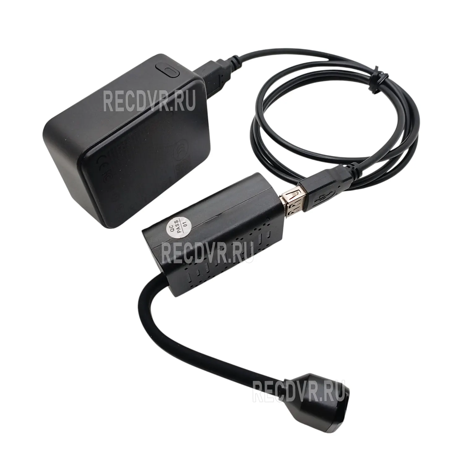 Обратная сторона корпуса мини-камеры и соединительный кабель USB
