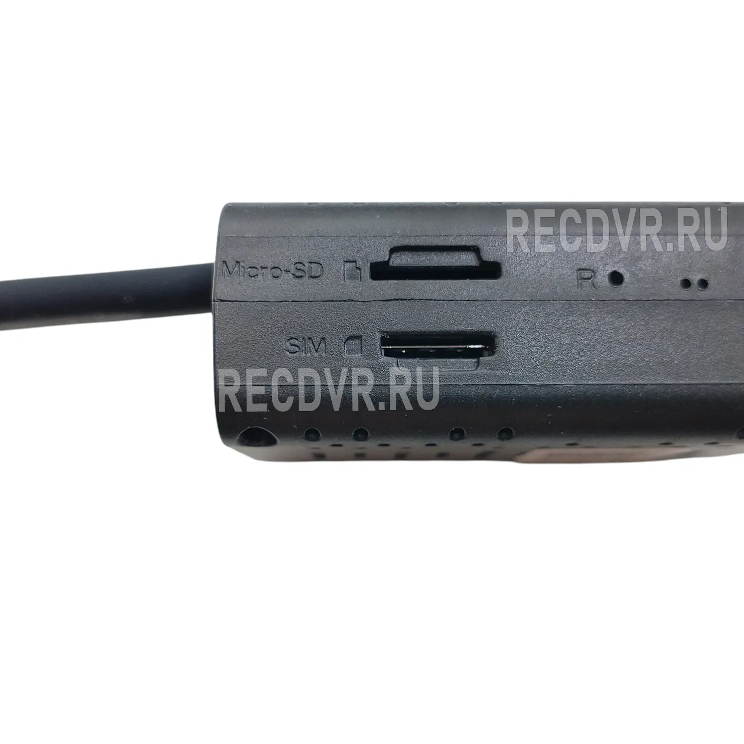 Разъёмы для SIM-карты и карты памяти microSD на боковой стороне камеры