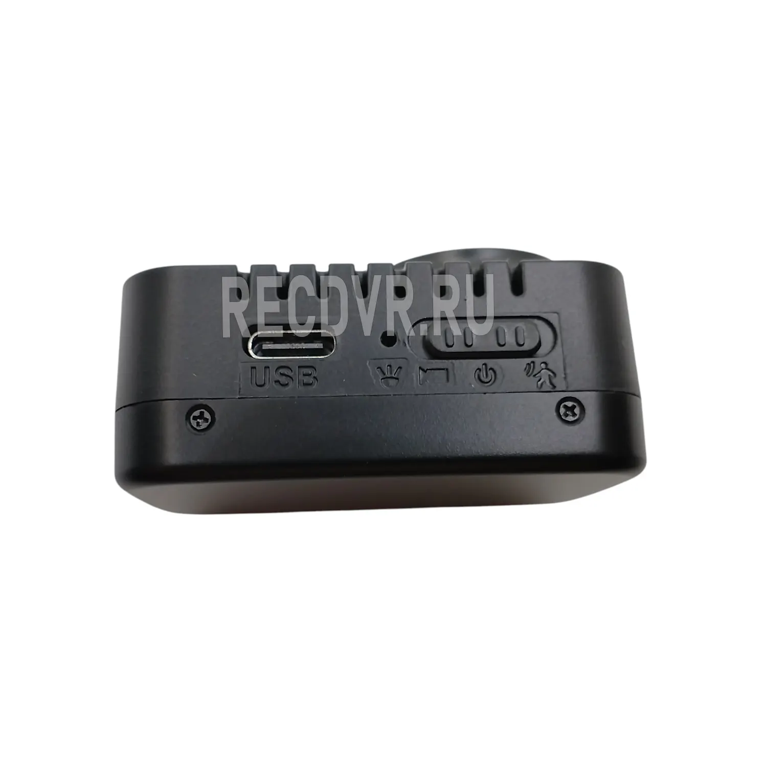 Боковая сторона камеры с USB Type-C, переключателем режимов и обозначениями